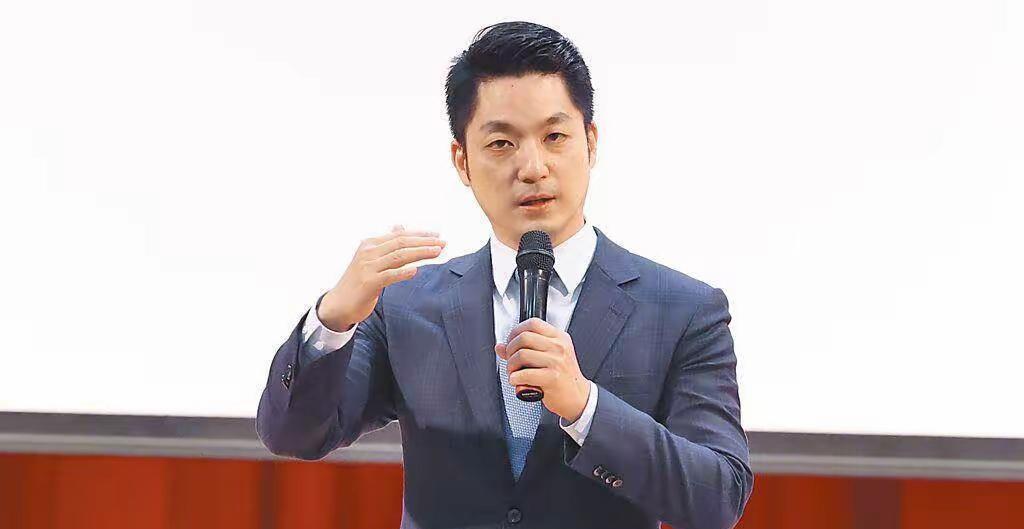 卓荣泰“轮回说”引争议，蒋万安：公权别搞“顺我者昌”
台行政机构负责人卓荣泰7日