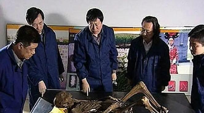 2015年，台湾考古学家在安和遗址出土了一具人骨，可当考古学家看到这具人骨的形态