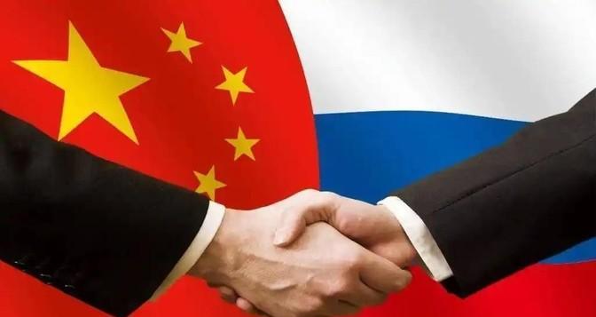 中俄为什么要站在一起？其实有个俄罗斯的精英已经说出了答案。俄罗斯政治家康斯坦丁·