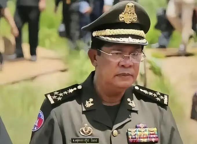 洪森打错了算盘，再不收手，家族可能就要完了！
很多人以为泰国是针对柬埔寨，其实最