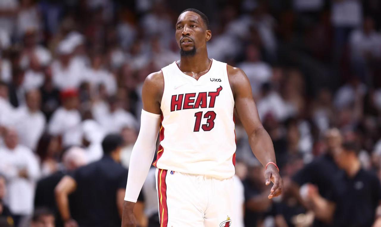 有的球队缺了核心就崩了，有的球队缺了2个核心还能赢球。
热火115-113险胜尼