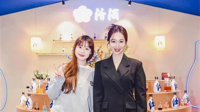 终于和女神合影啦 正式成为姜妍的做饭粉