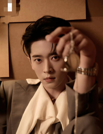 丞磊好帅，属于贵族公子那种感觉。