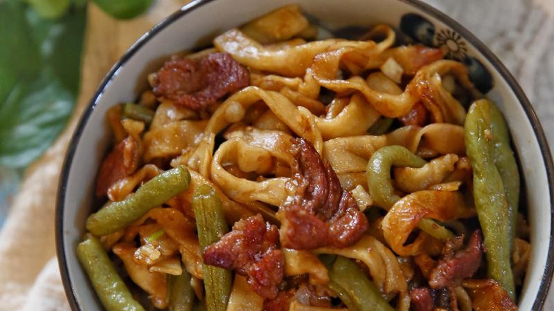 豆角焖面（一锅出主食，面条铺菜上焖至吸水）