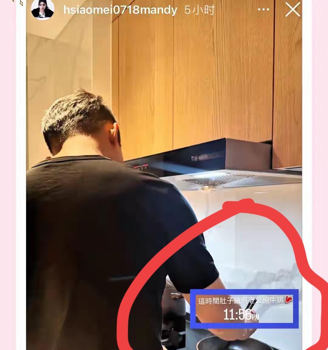 马筱梅晒的这背影是打了谁的脸啊……
“这个时间肚子饿有老公煎牛排[心]”，马筱梅