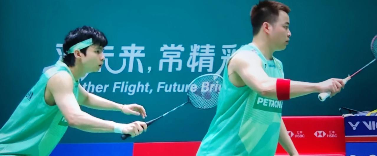 中国羽毛球公开赛男双比赛，马来西亚组合的内战，谢定峰/苏伟译(图1)两个21:1