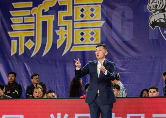 CBA季后赛附加赛今晚开战，新疆男篮迎战同曦队，青岛男篮对阵浙江队，两场对决看点