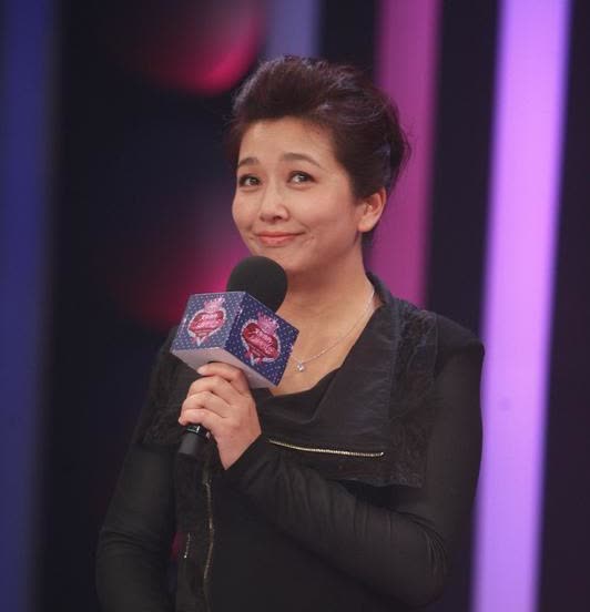 江珊与田小洁：年龄差不是问题，幸福才是关键
江珊和田小洁，这对姐弟恋于2021