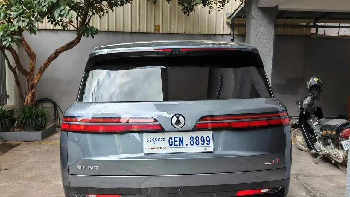 老外：“刚提的比亚迪，真的很香！自从买了这车以后，回家都变得不太积极了！”
腾