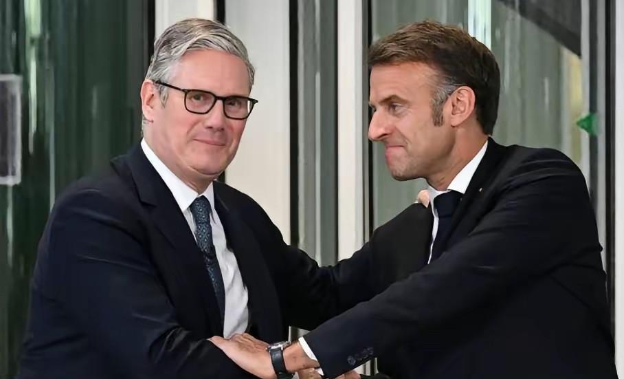 英法闲的，沆瀣一气想在亚太地区搞事，矛头针对中国。
英国首相斯塔默与法国总统马克