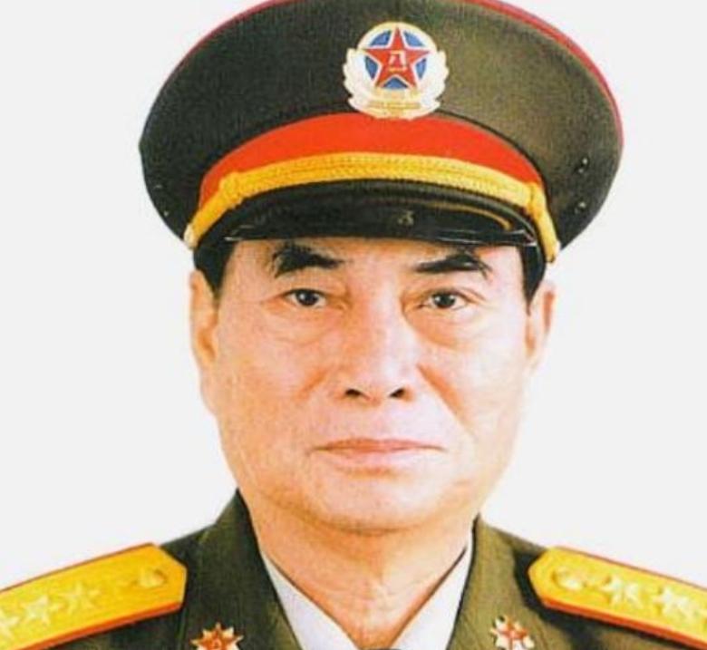 1996年时任中央军委副主席的张万年来到山西视察，在饭桌上他听到了一名部队领导的