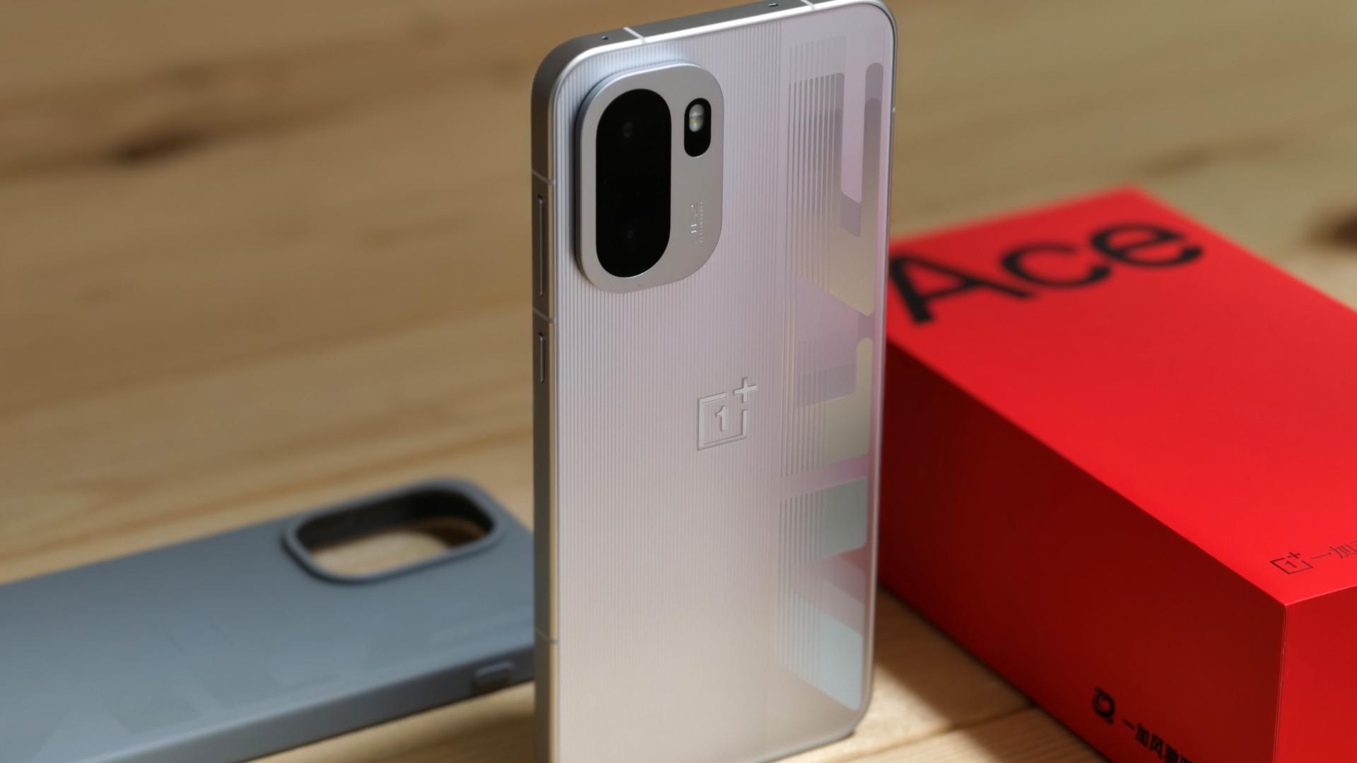 一加Ace 6初体验：惊喜满满的“西装暴徒”