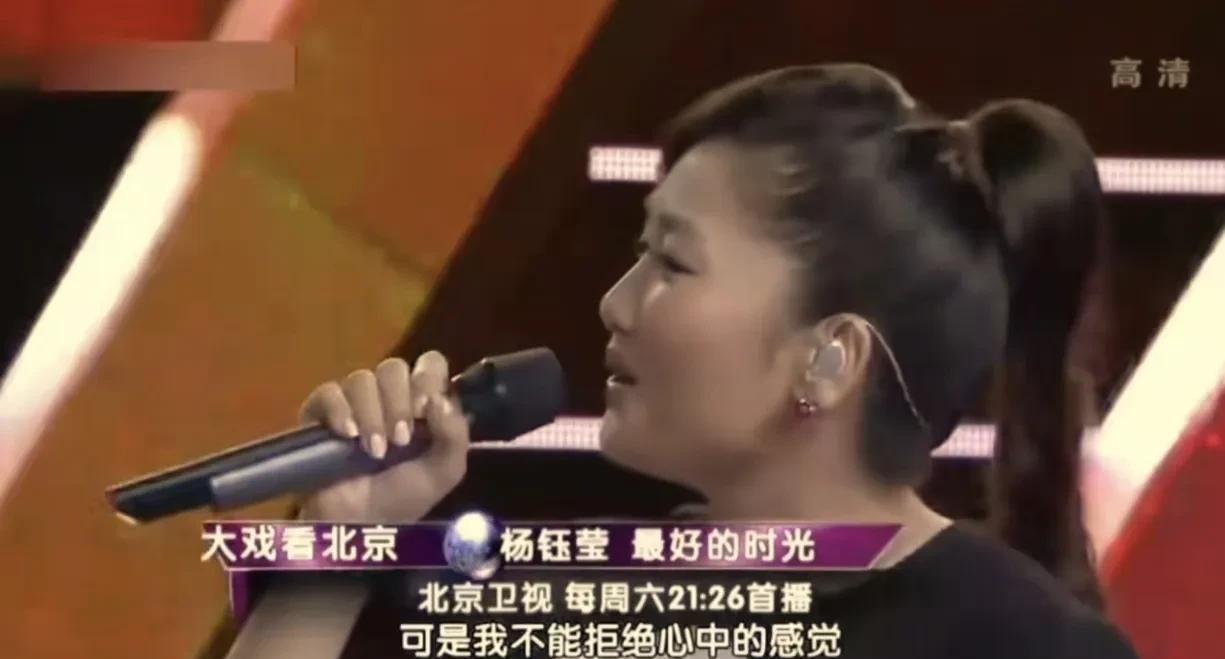 凤凰传奇有一次和杨钰莹，林依轮等人一起上节目，其中有个环节是互唱对方的成名曲。