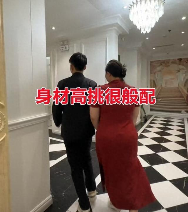小伙订婚微胖女孩，珠圆玉润美得一眼心动，网友：看着就是旺夫相
天津一小伙订婚现场