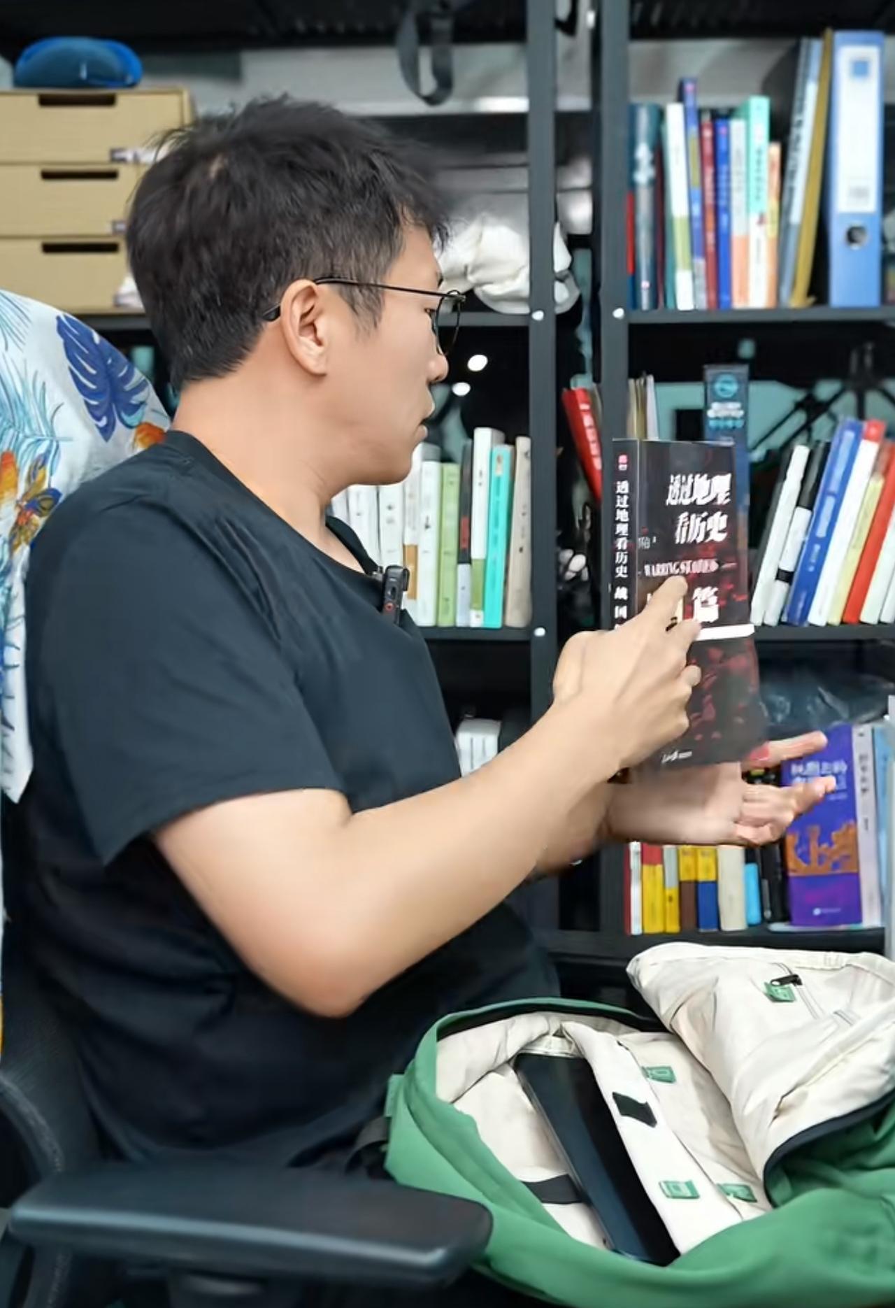 明明说自己是雄鹰一样的男人，明天东方甄选的陕甘宁专场在甘南开播，这一次参加陕甘宁