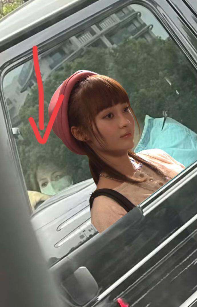 文章这车里如果真是姚笛，那他俩兜兜转转又在一块也是真爱了。
如果不是姚笛，我只能