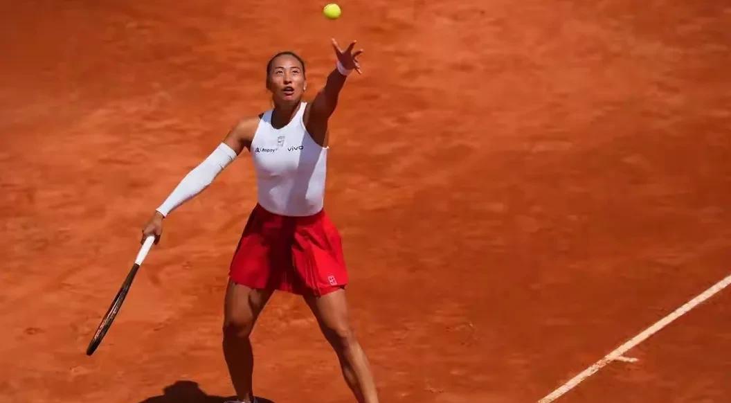 随着郑钦文2-0大获全胜，WTA罗马赛，女单前八种子，最新奖金+积分如下
8号种