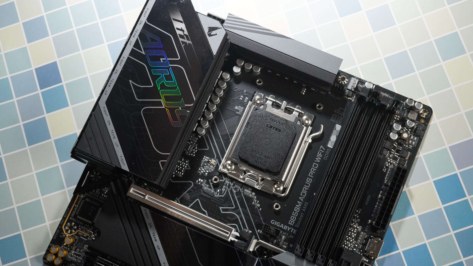 不是超频胜似超频。实测技嘉B850M AORUS PRO WIFI7电竞雕内存黑科技