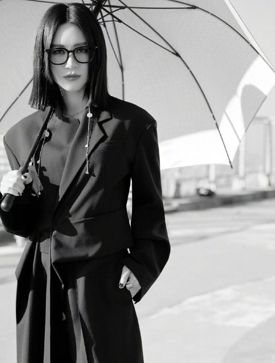 救命！尚雯婕直播发言太搞笑，“风往哪边吹我往哪边倒”，反差感直接封神～ ​​​