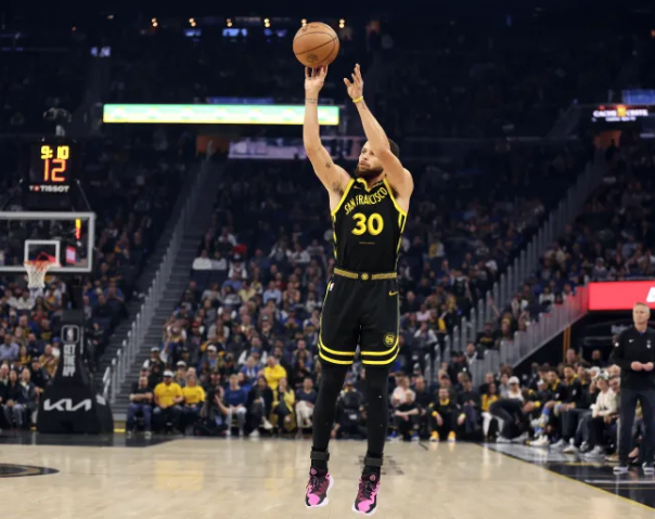 NBA常规赛，勇士以118-107战胜太阳。
本场比赛，勇士球员斯蒂芬-库里出战