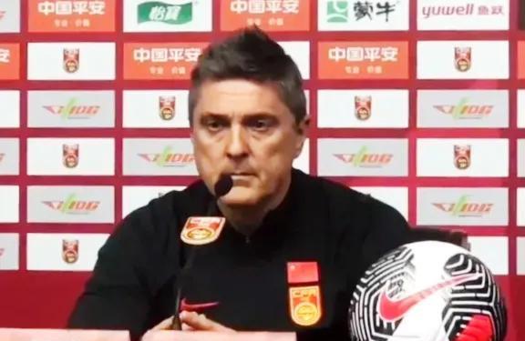 董路又在开启找骂模式了，在他的直播间，针对伊万走人、国足换帅问题，他竟然推荐安东