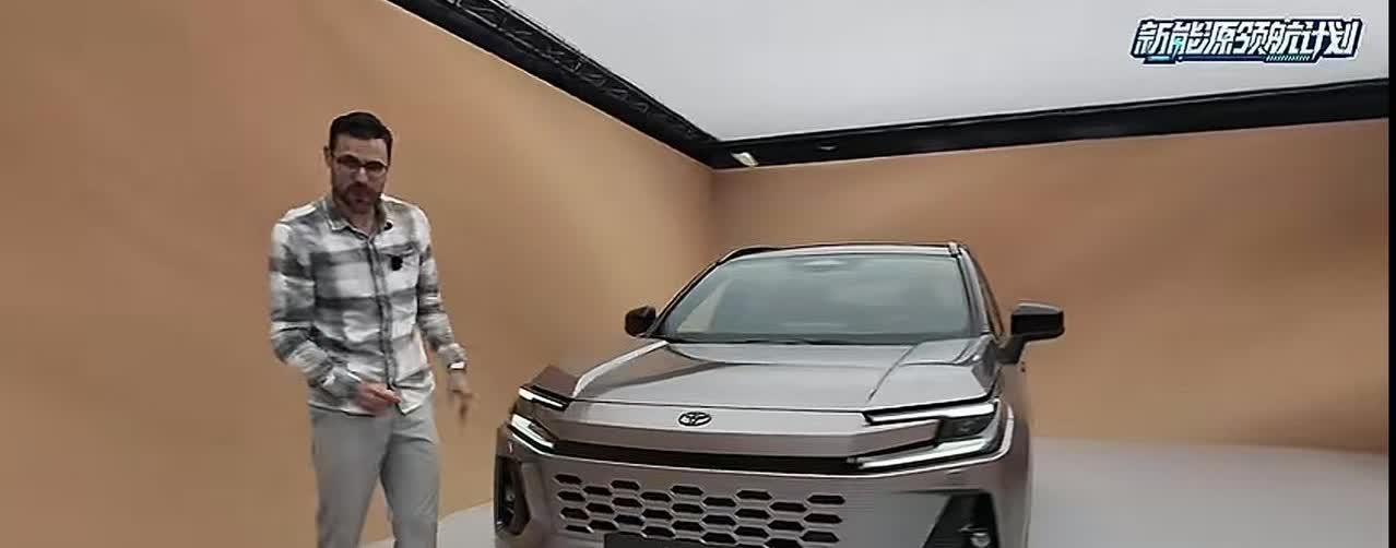 RAV4荣放新款一眼就相中了，也不知道什么时候能在国内上市，今年能不能入手。
