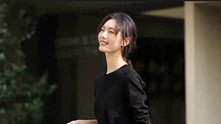 长袖连衣裙会把你的淑女形象展现的淋漓尽致，你值得拥有