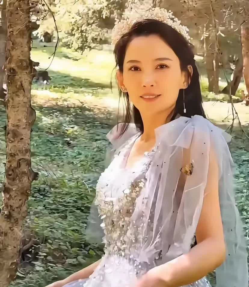 笑不活了
森林北真的对自己美貌一无所知啊
汪峰怎么不帮忙劝劝森林北

森