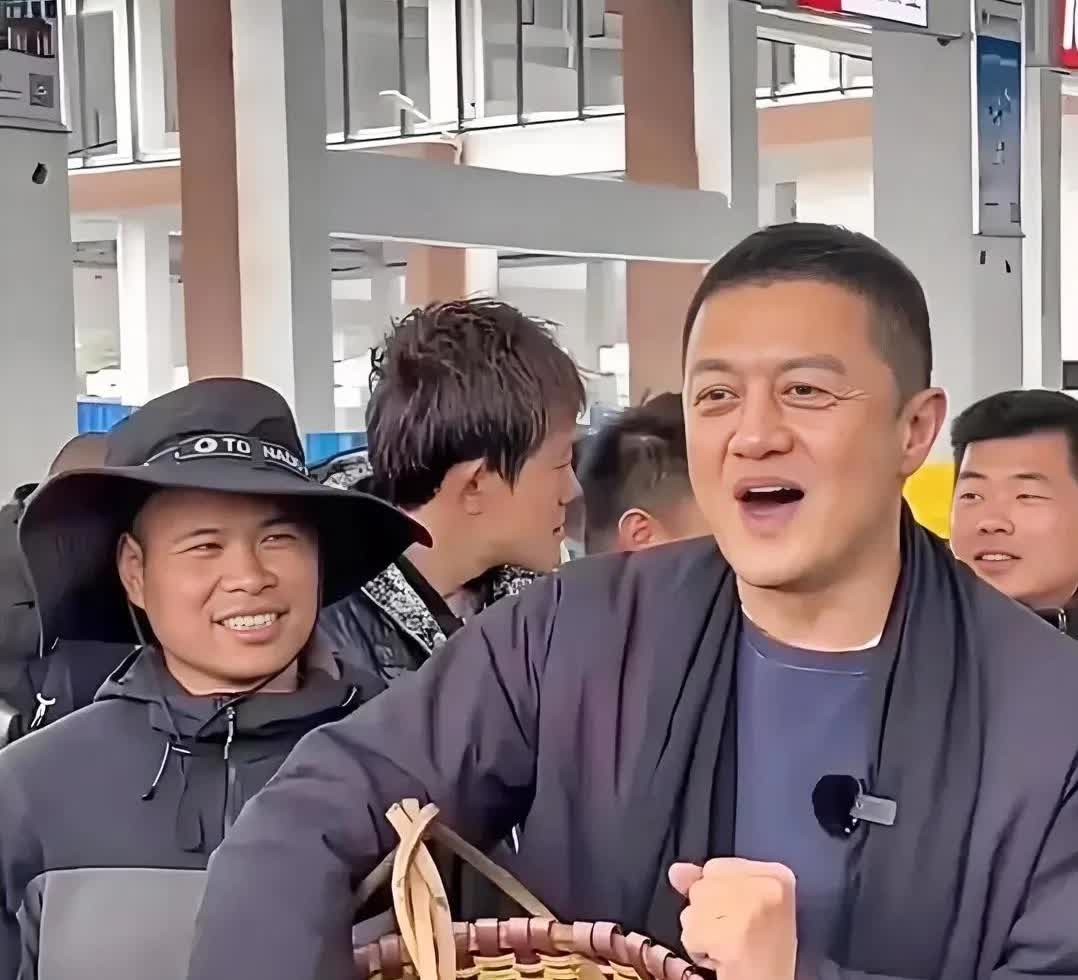 李亚鹏欠债4000万，

他一定很后悔，

当年他真的是千不该万不该，不
