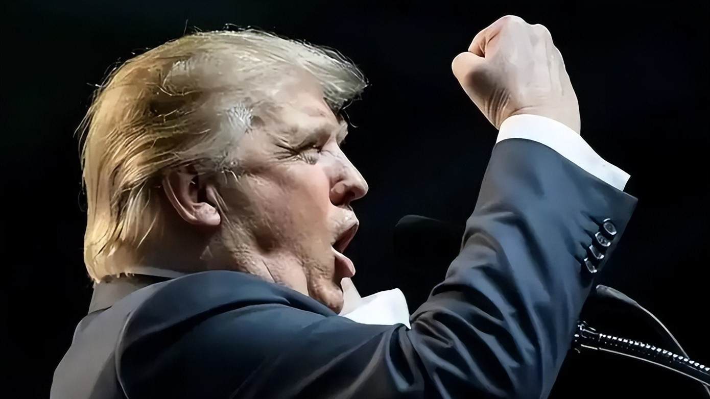 演都不演了，特朗普叫嚣和中国签协议就翻倍征税，首个受害者出现