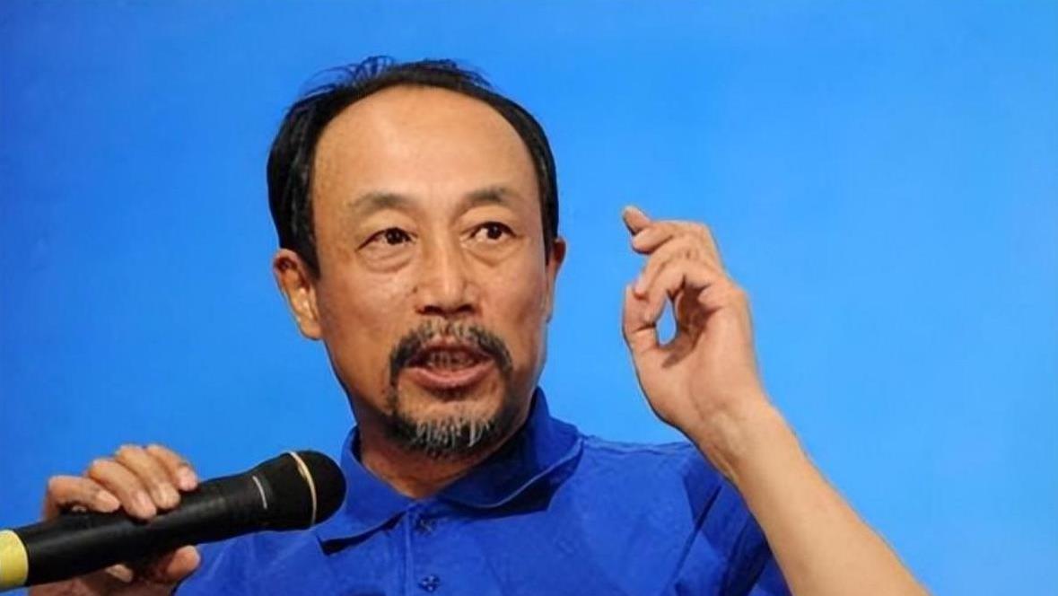 孙海英从演艺巅峰到异国“云吐槽”，争议之路何去何从？