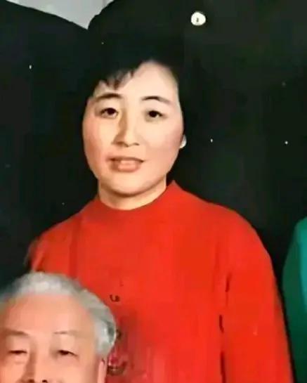 如果你性子温顺，管不住聪明的老公，不妨生个和他一模一样的女儿，让他变成女儿奴，让