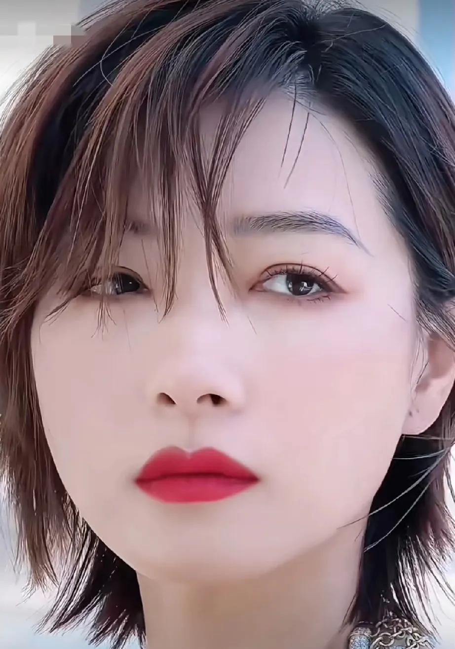 感觉她是很有个性的一个明星。