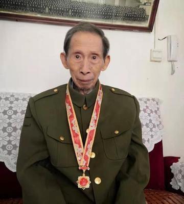 1956年6月，即将毕业的王明健正准备回湖南老家务农，这个22岁的年轻人成绩优异