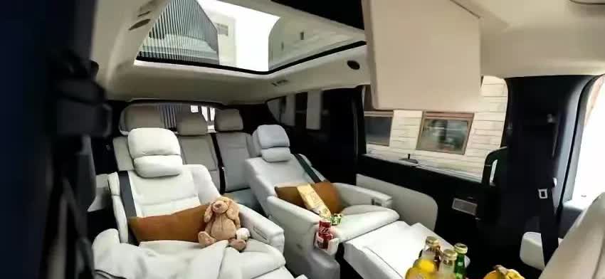 现在的车设计是不是应该把安全放在首位？ 

理想Mega Home听上去挺好