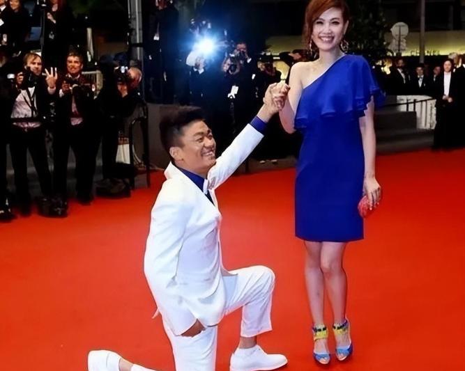 马蓉离婚后，马蓉父亲大放厥词在平台上表示：“我蓉蓉长得好看，又是本科学历，就算离