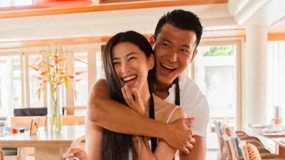 朱珠庆祝结婚纪念日嗮照好幸福，朱珠随便拍拍都好好看哟