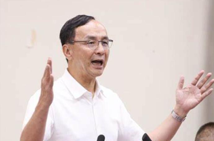 【岛内蓝白制衡民进党，赖清德被催下台】
岛内要成立跨党派联盟，共同制衡民进党，能