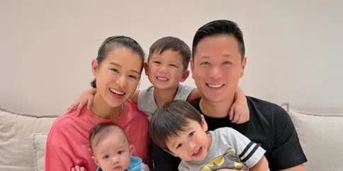 大家都觉得生了三个孩子的胡杏儿又会遇到感情危机了，这次估计你们都想错了。


