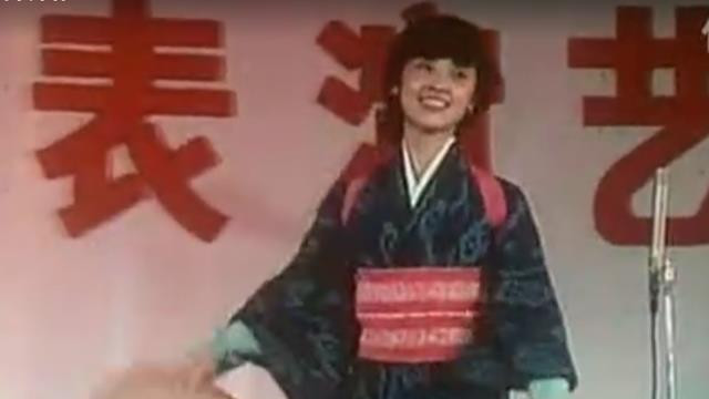 80年代的一张照片，暴露了朱琳的真实颜值，不愧是大陆第一美女！