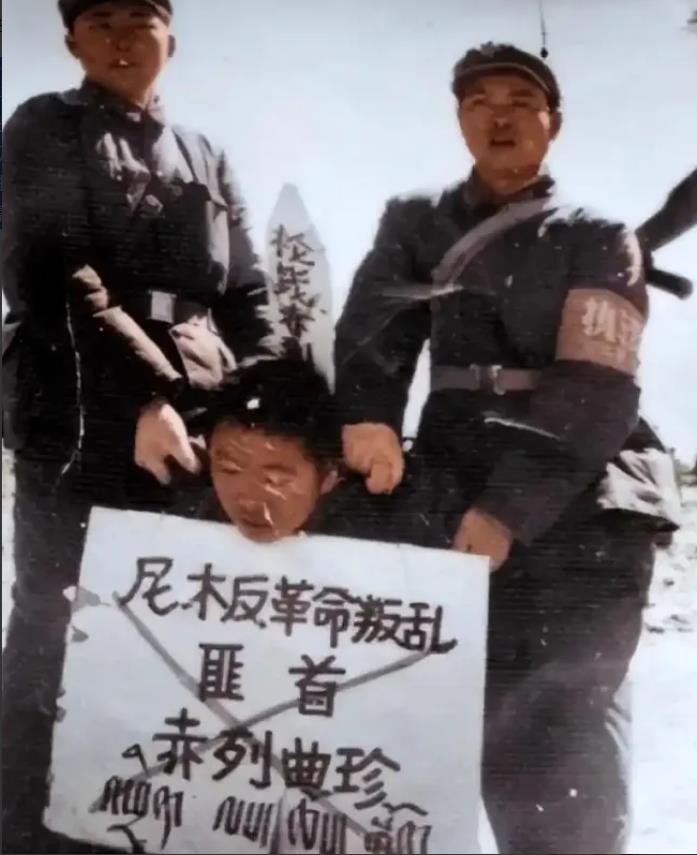 1970年，西藏拉萨公审大会现场，带头枪杀22名战士以及13名当地的解放军干部的