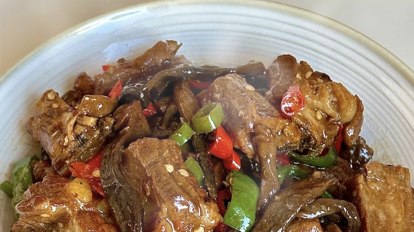 香辣排骨鹿茸菇：一口就爱上的神仙搭配！