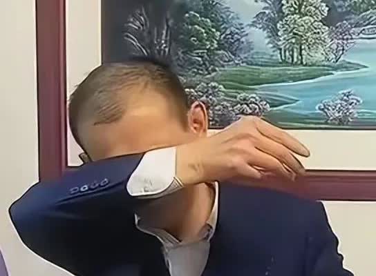 昨天谢岳说他工厂不行了，这是又想让谢浩男帮忙的节奏。
谢浩男自从认亲以来没有过
