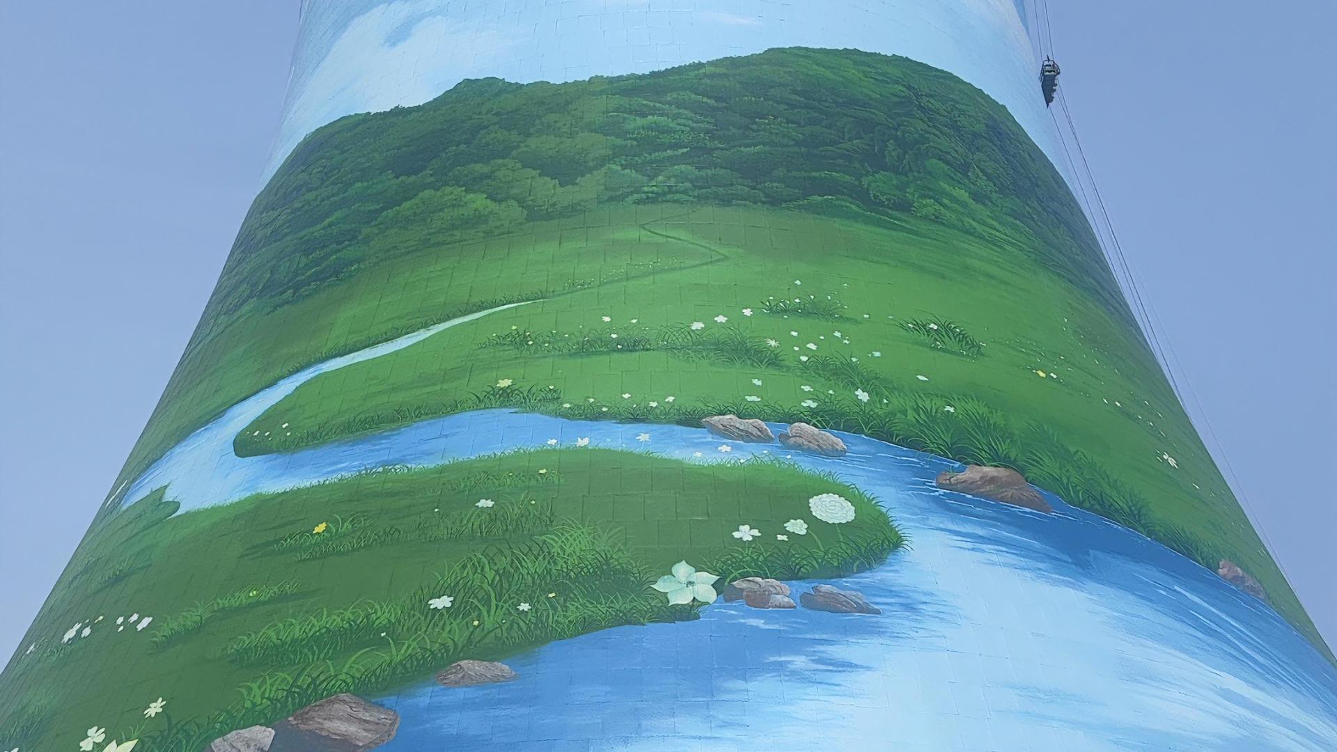 美化彩绘项目顺利收官 水塔焕新颜