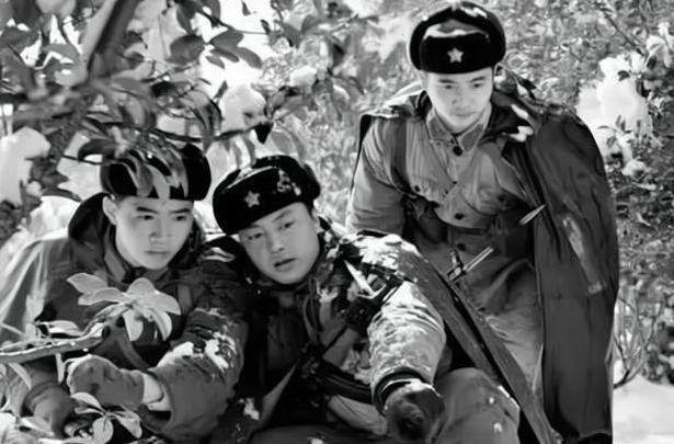 1956年，秦基伟副司令在视察完部队之后因睡不着而四处溜达，没想到却在部队中发现