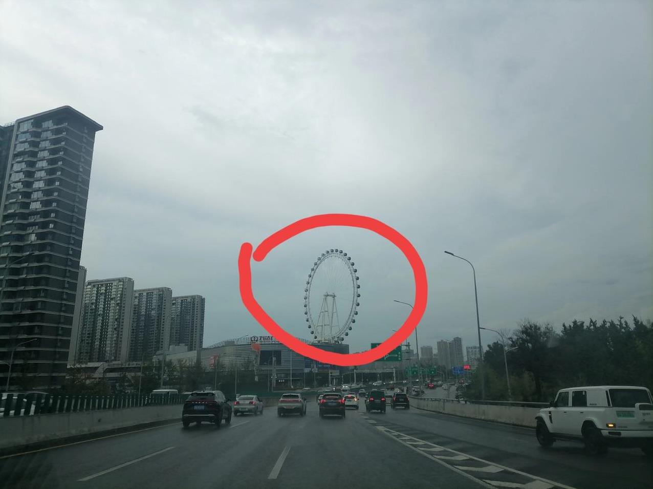 这种摩天轮是不是几年下来连成本也不够啊，主要作用应该不是娱乐作用，是城市景观。