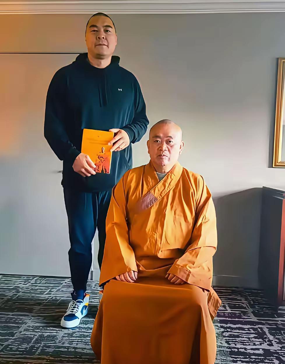 释永信被查这事闹得沸沸扬扬，让拳王张志磊尴尬了。2023年他拜释永信为师，成了少