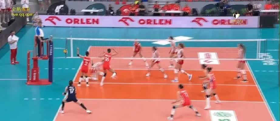 输了第二局，中国女排以12比25输掉第二局，主要输在没一传，没拦网，进攻攻不下去