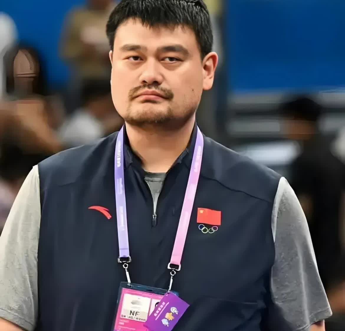 我敢打包票
姚明今天是哭着醒来的
不是因为姚基金的慈善赛没举办好，而是因为中
