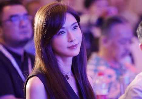 西宁电影节上的林志玲，把温柔与智慧融得恰到好处。讨论时不抢话、不敷衍，先认真倾听